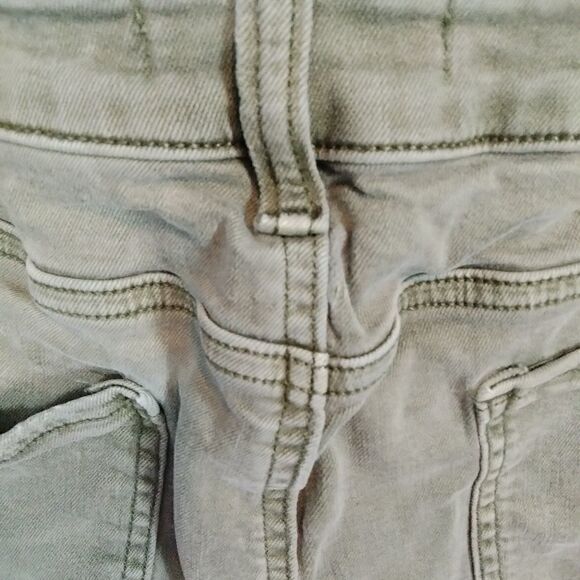 "SO" woman's distressed shorts. - Picture 8 of 12